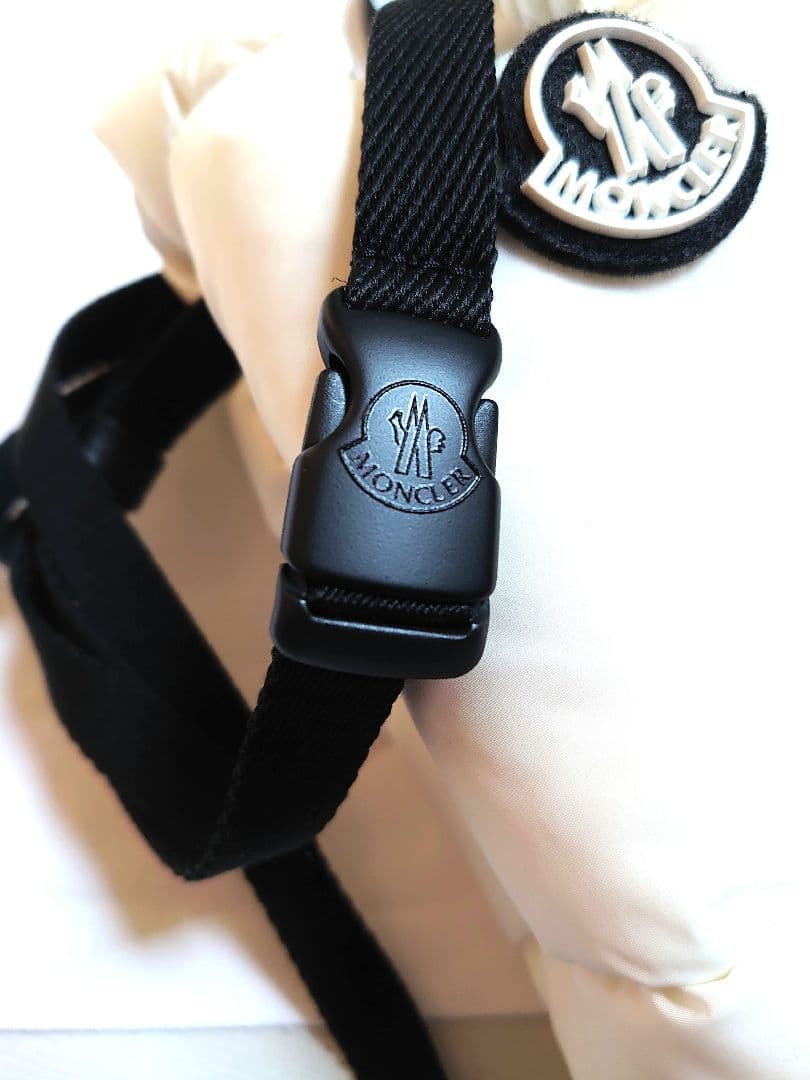 美品★MONCLER ボディバッグ ショルダーバッグ スマホポーチ ホワイト系