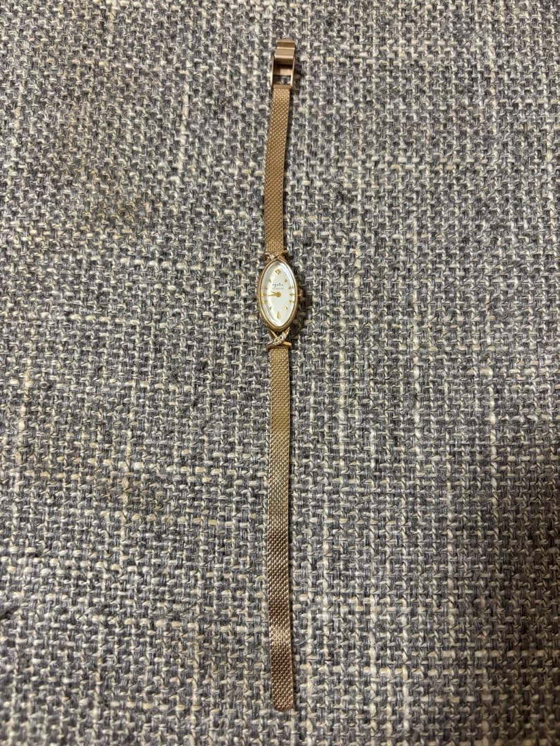 agete 腕時計　オーバルフェイスジュエリーウォッチ　k10 ダイヤモンド