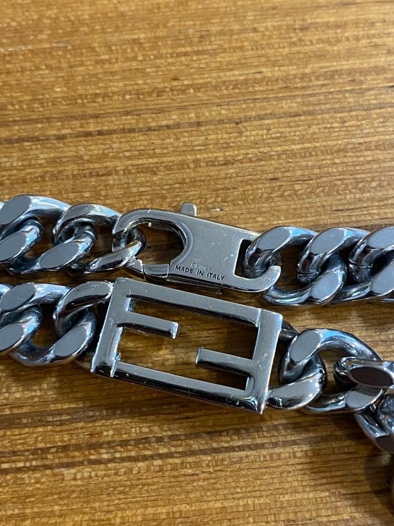 目黒蓮さん着用　FENDI バケットネックレス