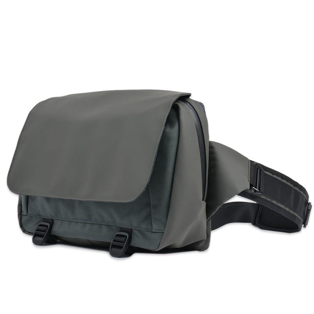 新品未使用　TOUGH BIG SLING BAG KHAKI