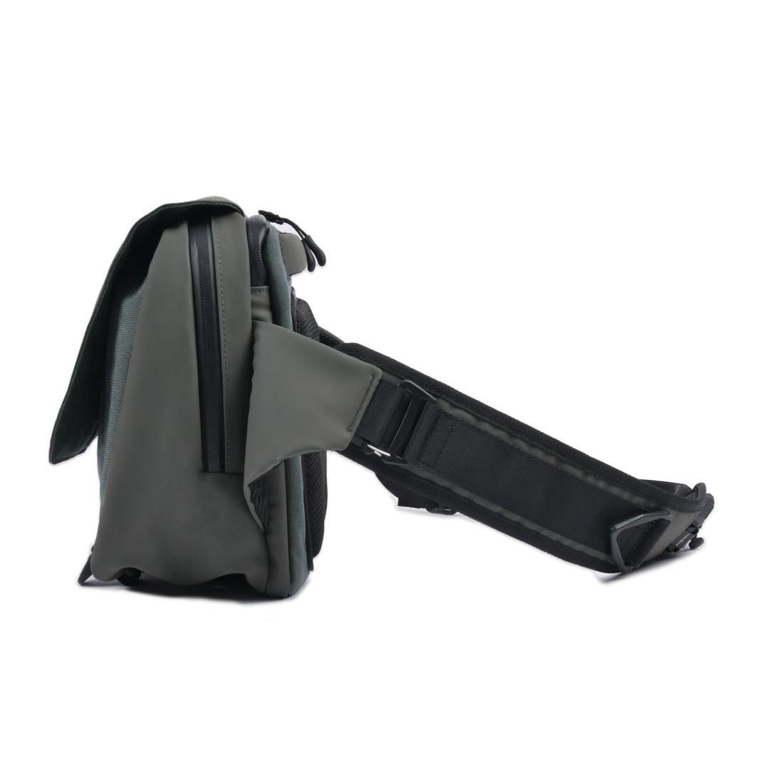 新品未使用　TOUGH BIG SLING BAG KHAKI