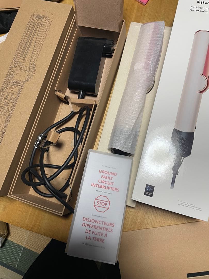 中国　韓国　ヨーロッパ　Dyson ドライヤー　ht01 ストレイトナー