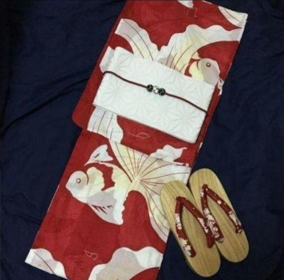 お任せ白半幅帯+お任せ帯じめ+お任せ下駄つき★高級変わり織り浴衣★優美な金魚柄