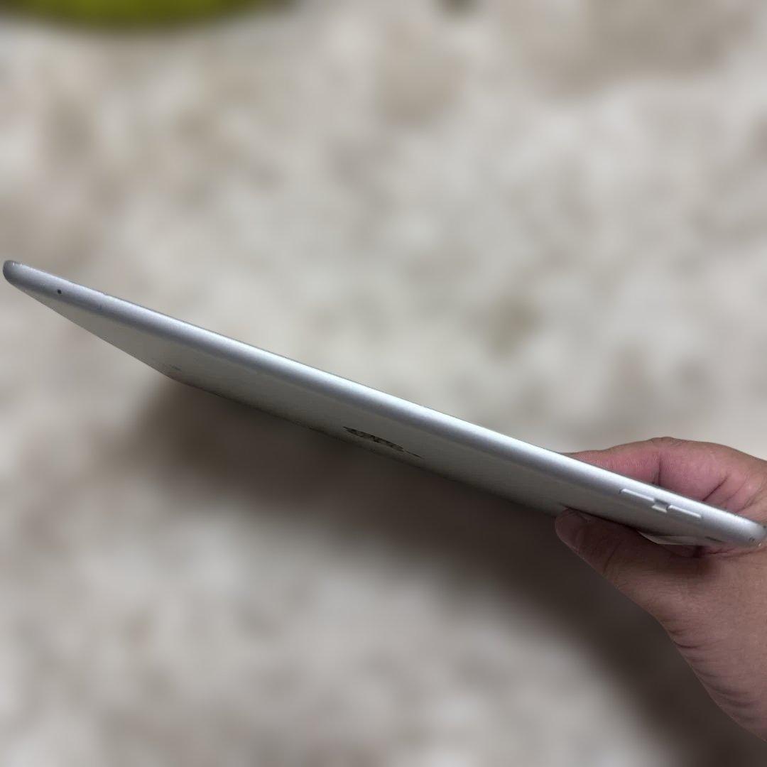 Apple iPad第7世代 セルラー版32GB A2198 シルバー