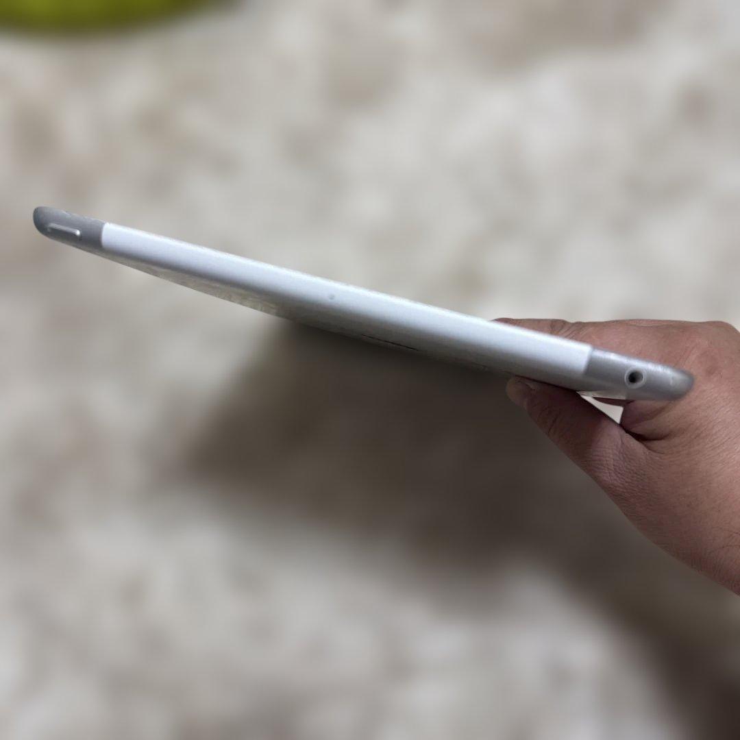 Apple iPad第7世代 セルラー版32GB A2198 シルバー