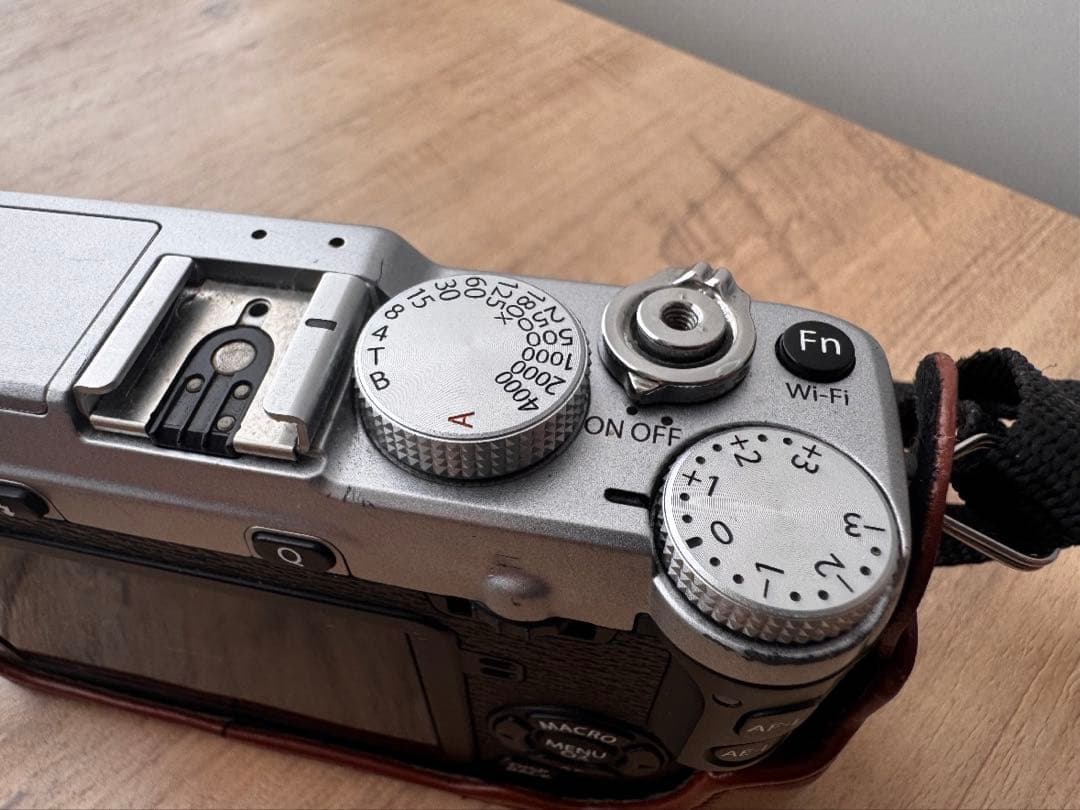 FUJIFILM X-E2 ボディのみ｜使用感あり｜ケース・ストラップ付