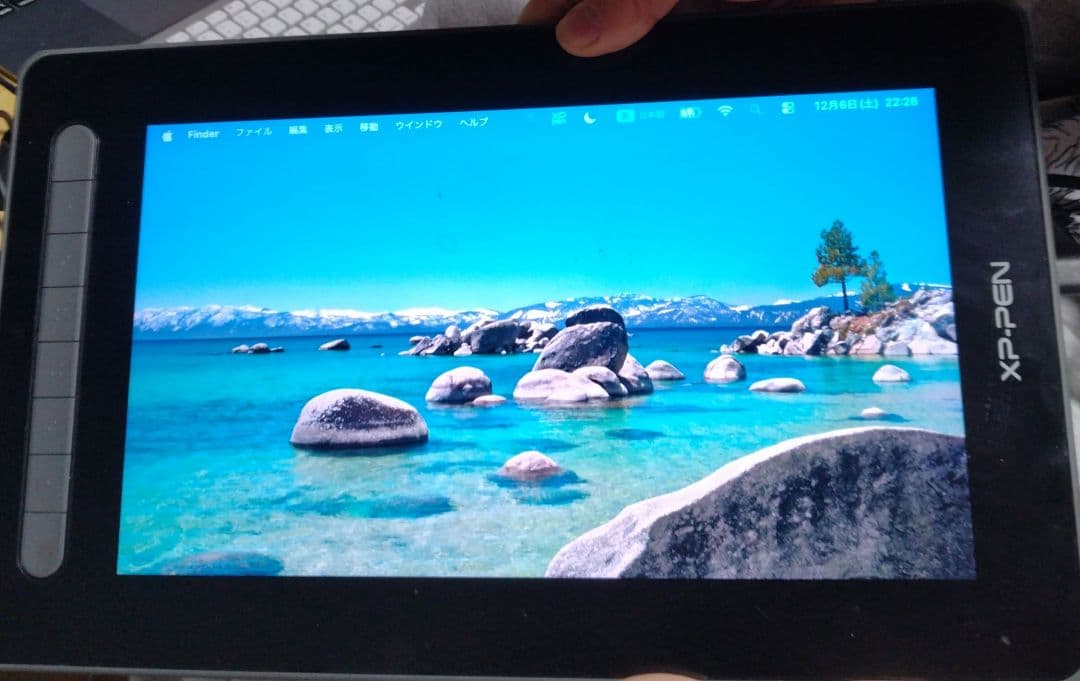 XP-Pen 液晶ペンタブレット本体と付属品