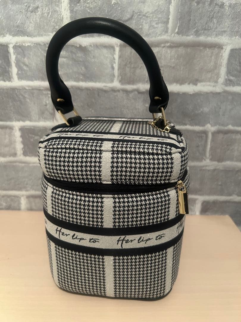 her lip to バニティバック