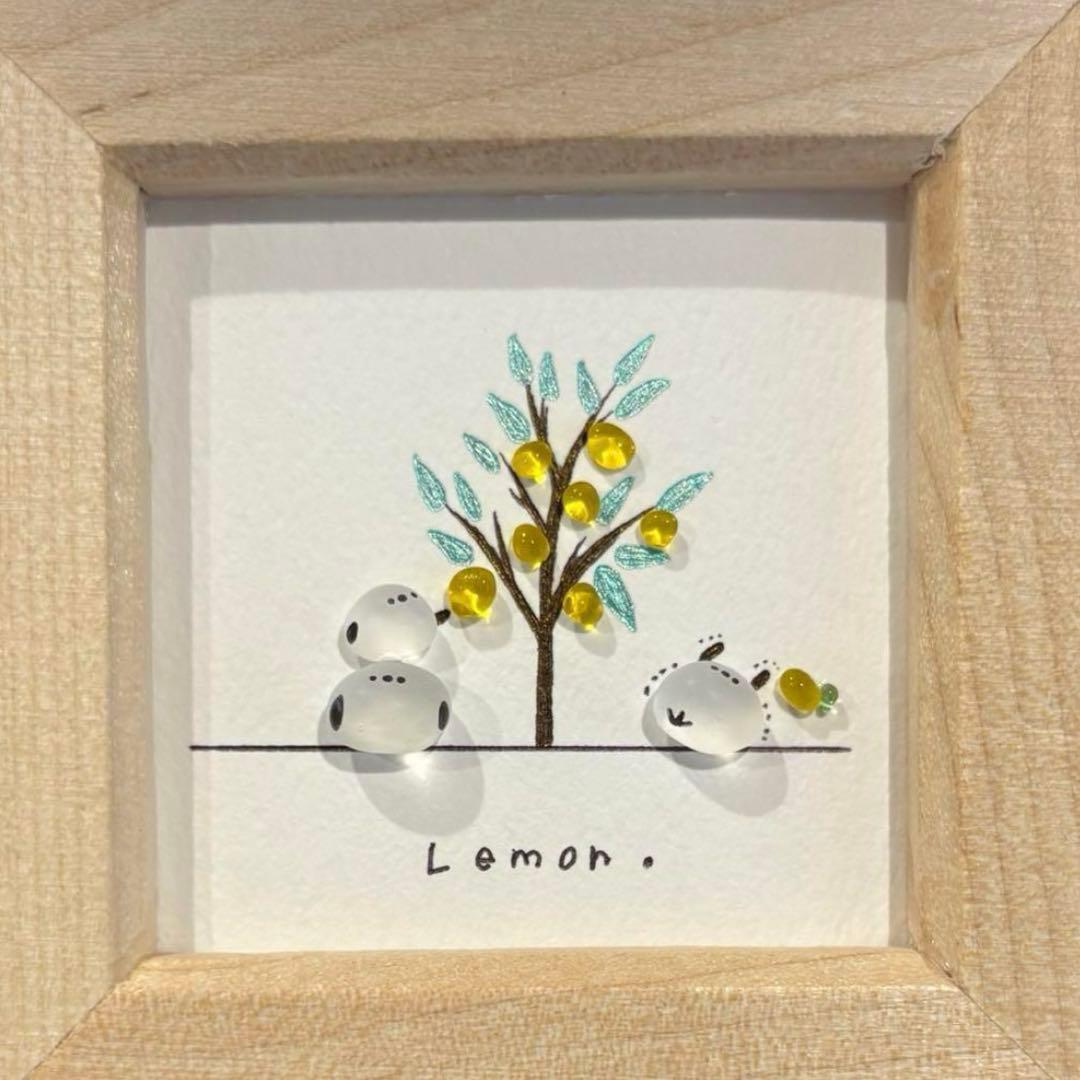 シマエナガ　君とみた花火　。シーグラスアート