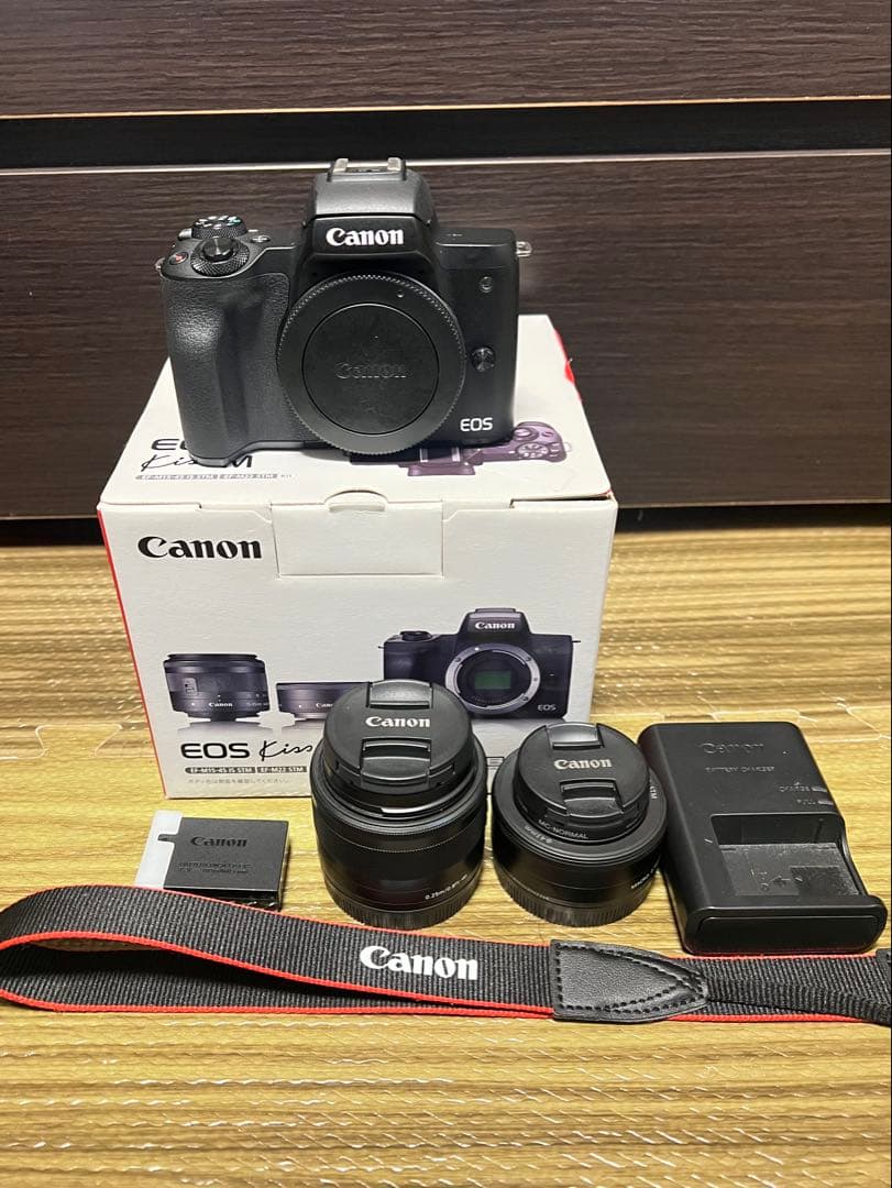 Canon EOS Kiss M ダブルレンズキット ミラーレス一眼カメラ 黒