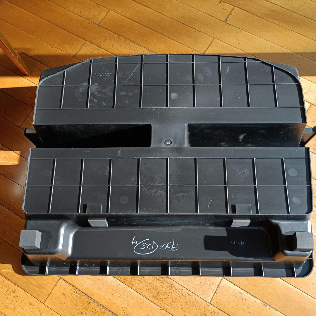 日産リーフ ZE1 純正　ラゲッジアンダーボックス　天板2枚付き