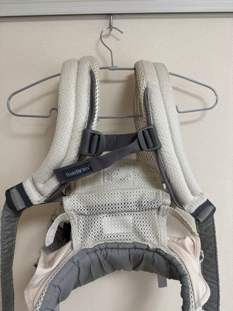 ベビービョルン　ハーモニー　クリーム　抱っこ紐