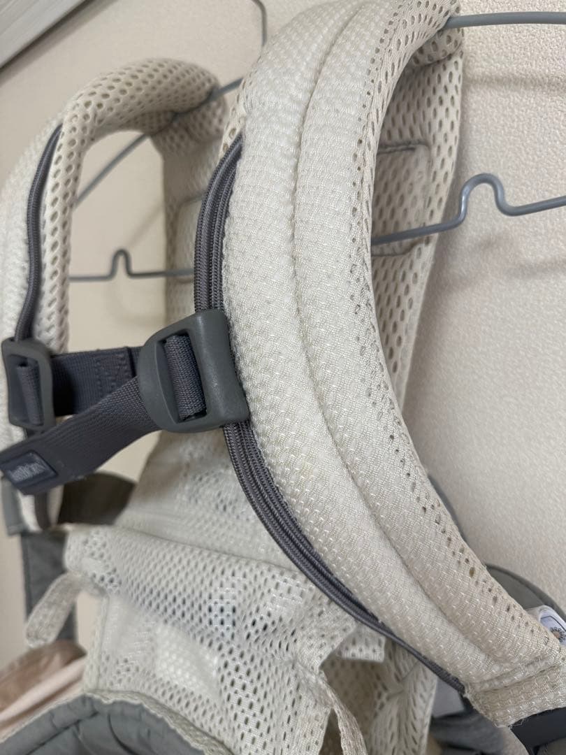 ベビービョルン　ハーモニー　クリーム　抱っこ紐