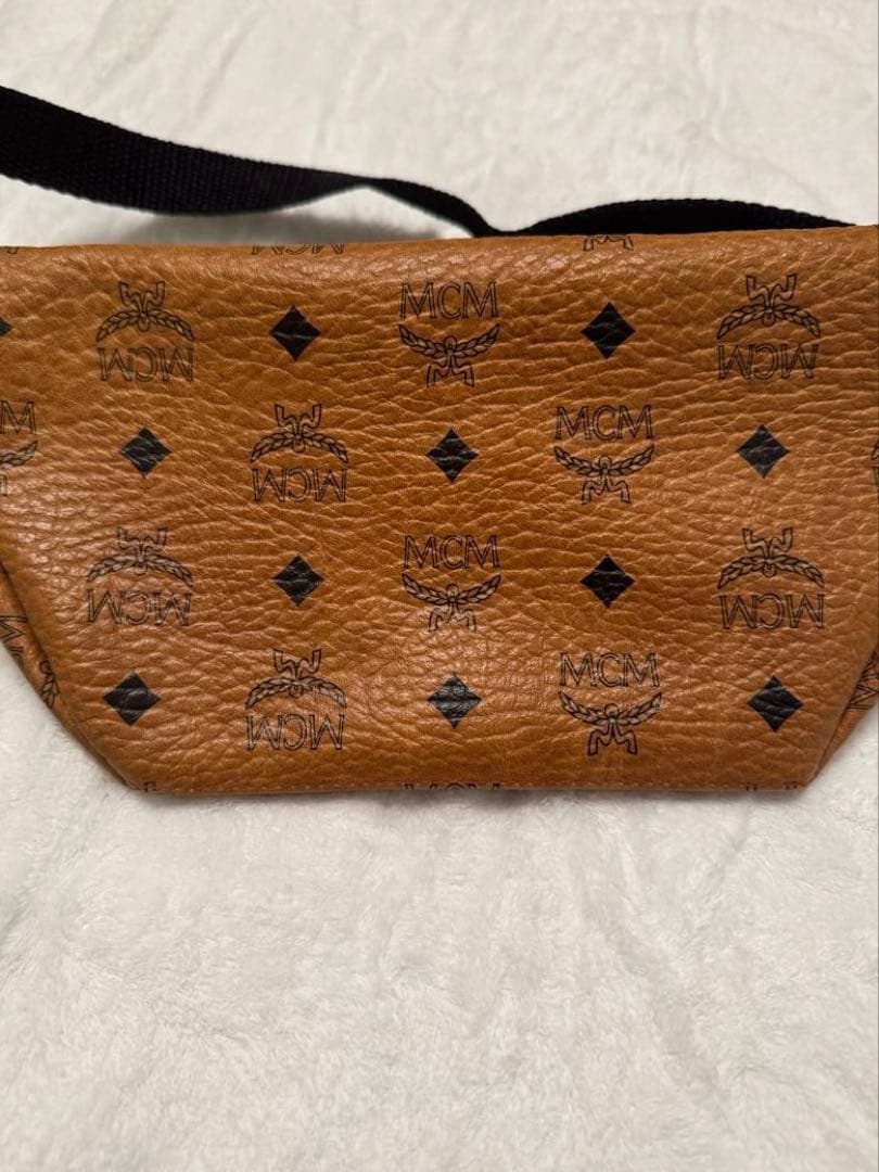 極美品 エムシーエム ボディバッグ ロゴ柄