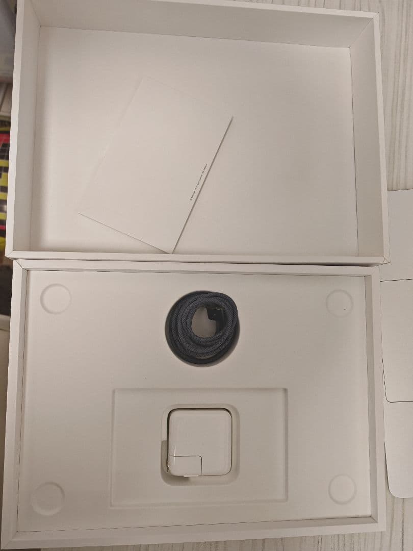 MacBook本体 Apple Macbook Air M2/8/256