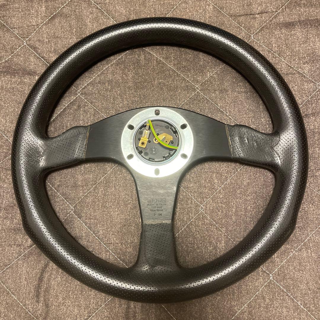 モモ　MOMOステアリング　中古