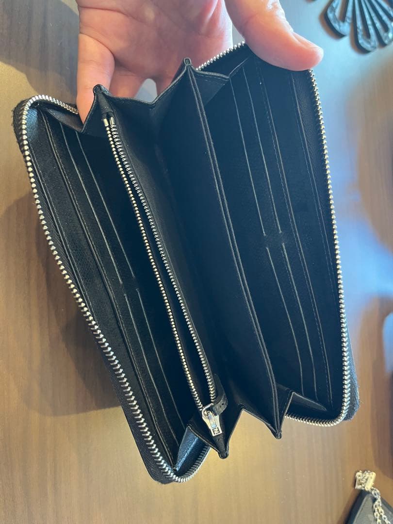 FENDI 青とピンクのグラデーション 長財布