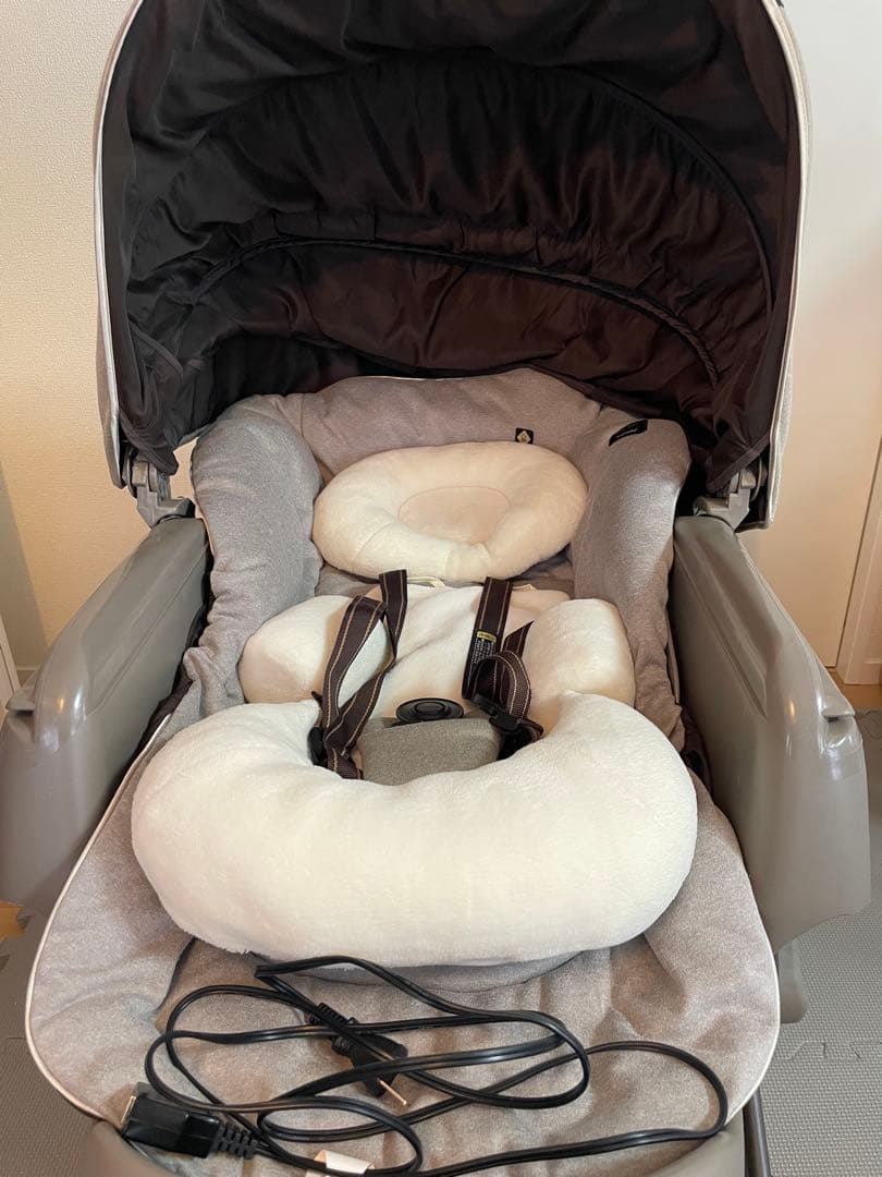 Combi 電動ベビーチェア グレー　ネムリラおやすみドーム