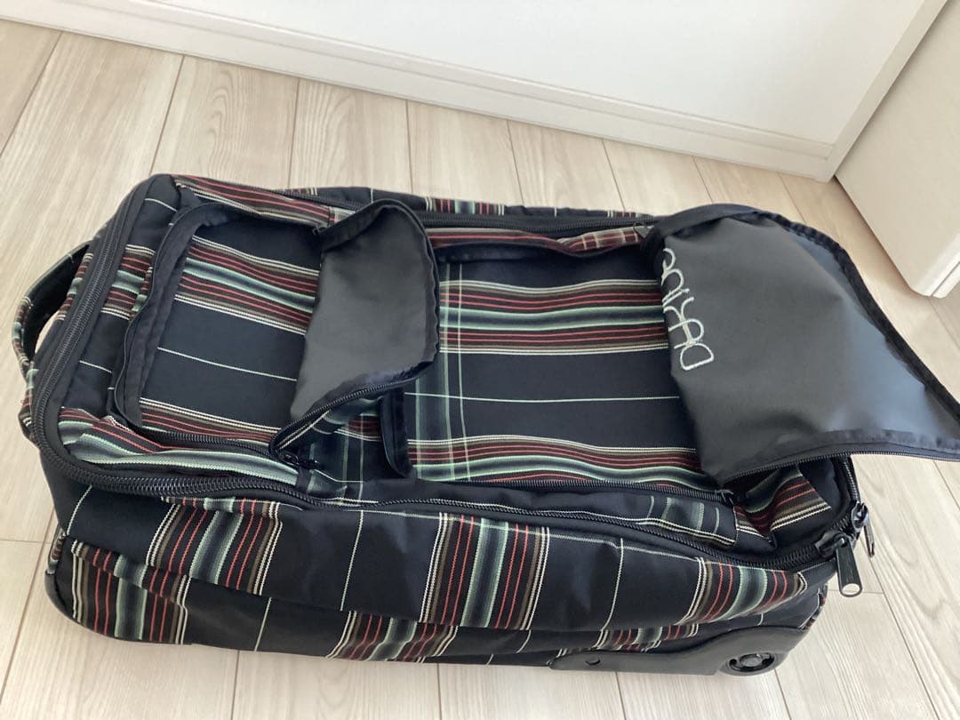 美品　DAKINE チェック柄 キャリーケース40L T字ハンドル