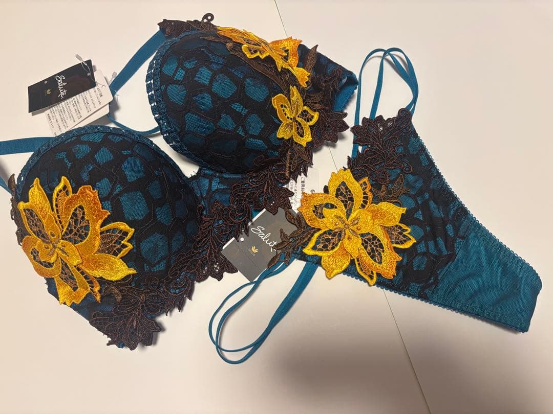 クニ ワコール サルート F65&TバックM