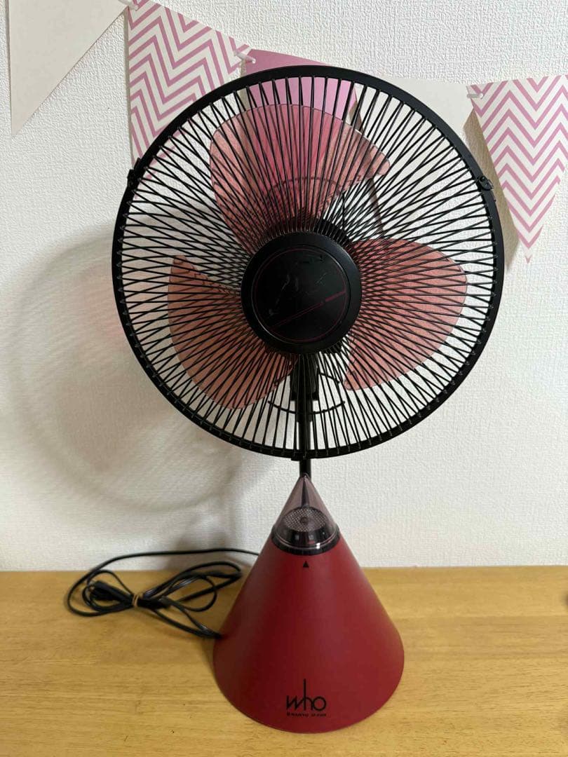 who 赤いコーン型扇風機