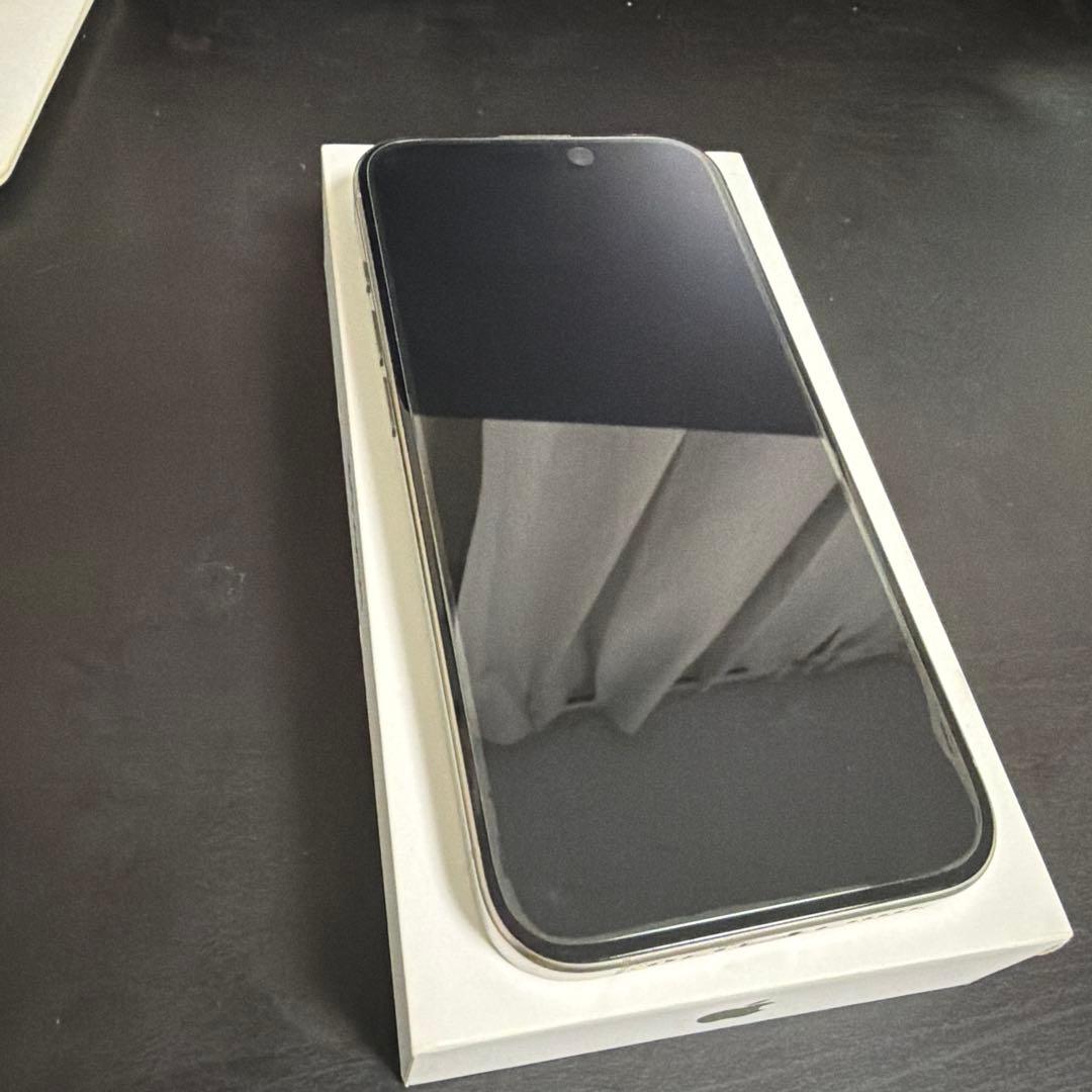 Apple iPhone 15Pro 256GBナチュラルチタニウム本体