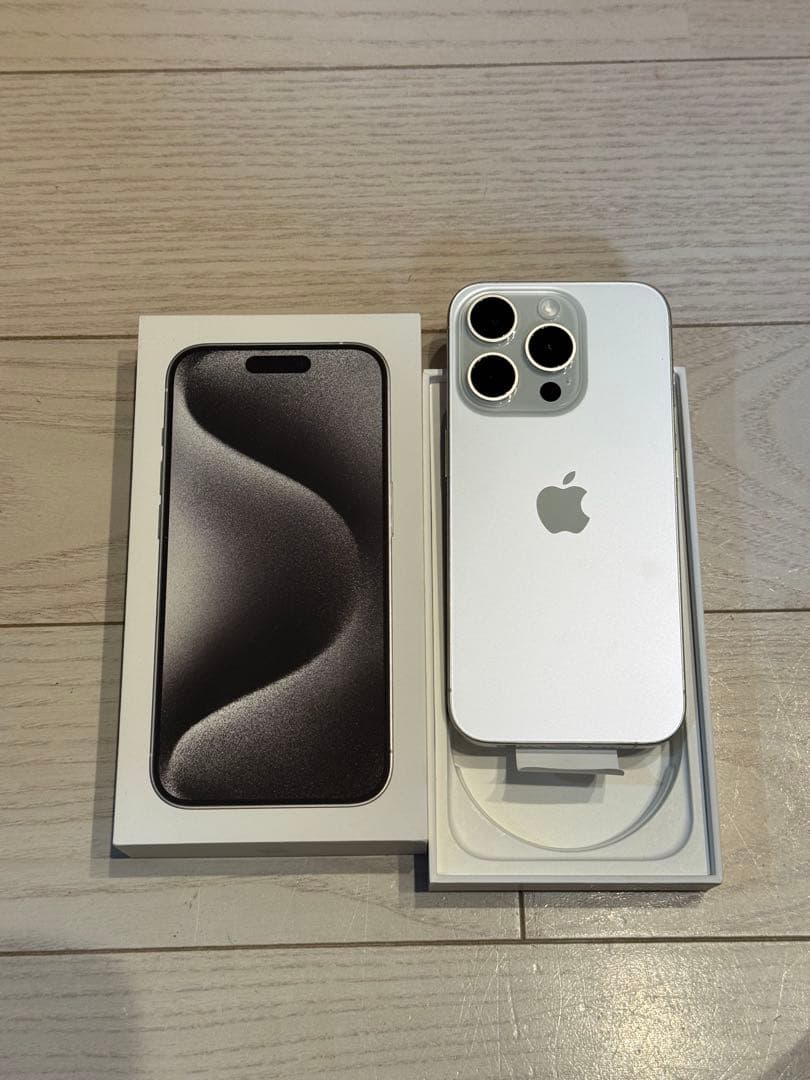iPhone 15 Pro ホワイトチタニウム　512GB