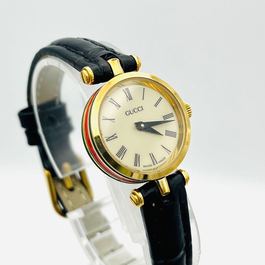 GUCCI シェリーライン ホワイト文字盤 ゴールドベゼル 革バンド