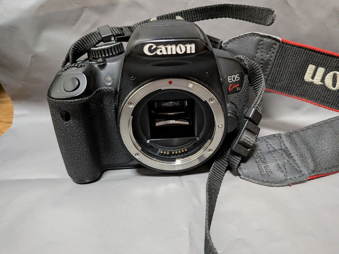 Canon EOS Kiss x6i+レンズ写真通りと他バツテリーと充電器
