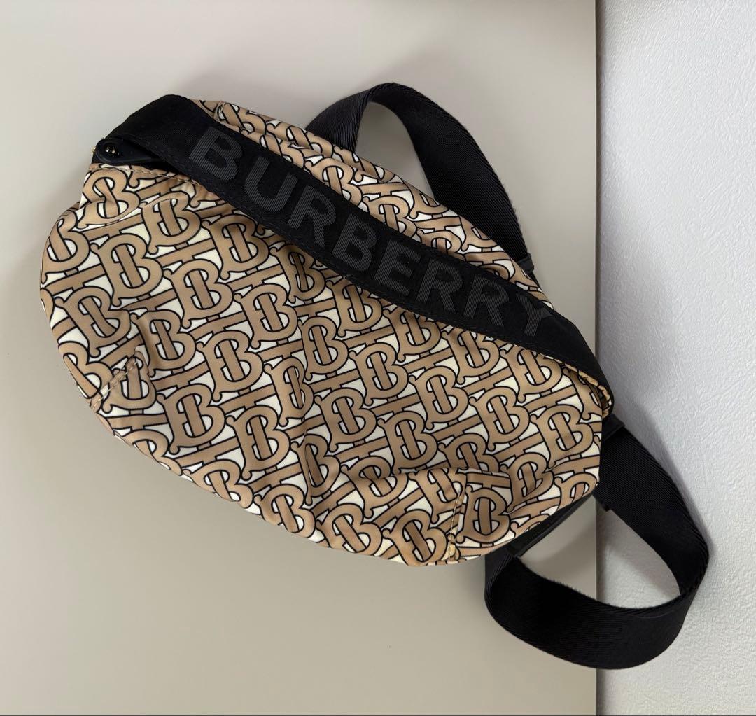 Burberry ボディーバッグ　ショルダーバッグ　ウエストバッグ