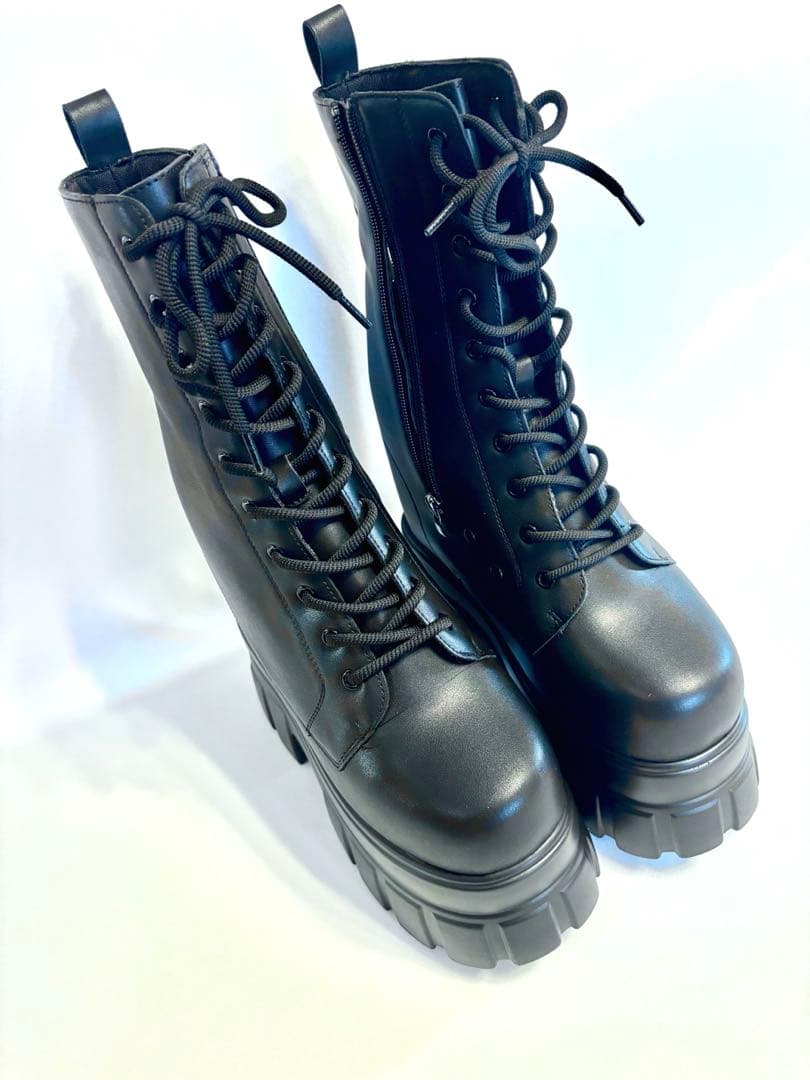 【美品】厚底ブーツ 22cmヒール ／ シークレットシューズ コスプレ用にも　黒