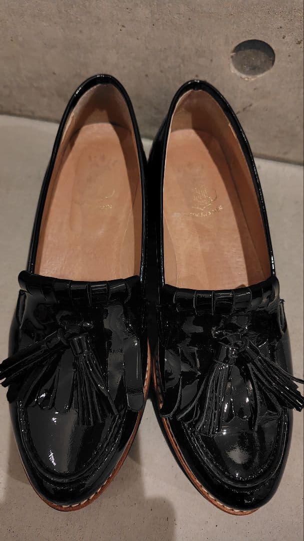 BONTRE 厚底キルトタッセルエナメルローファー ブラック 24.5cm