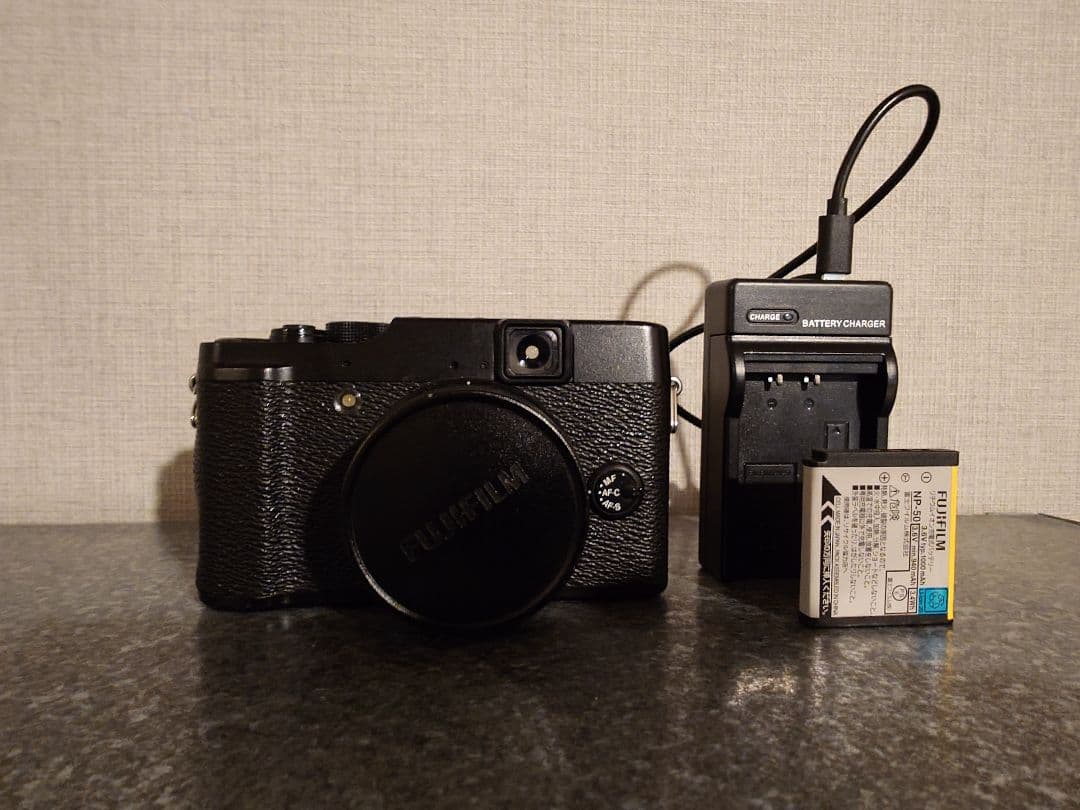 j*n様 (作例あり)Fujifilm X-10 完動品