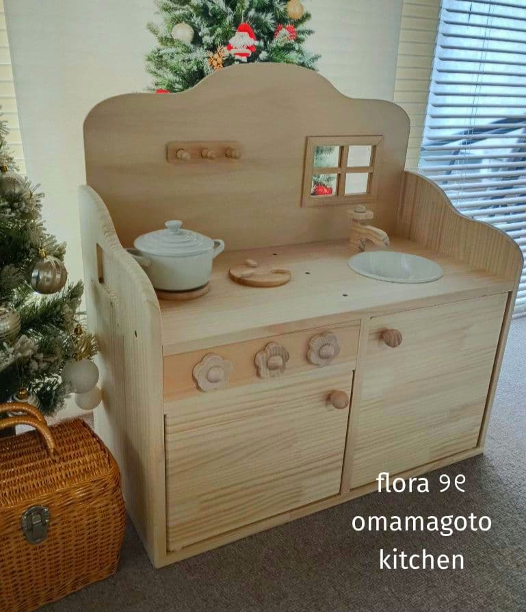 ୨୧ 愛です ୨୧ 木製おままごとキッチン　窓付きタイプ ୨୧