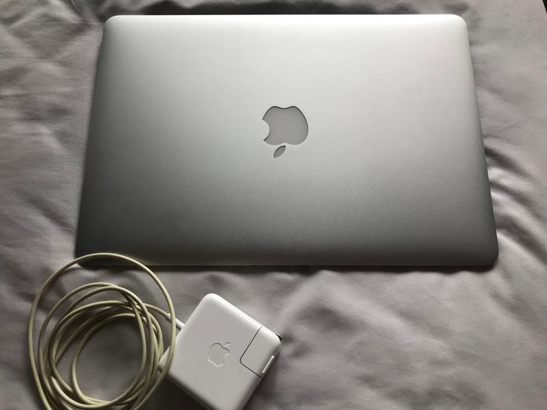 Apple MacBook Air 13インチ シルバー 充電器付き