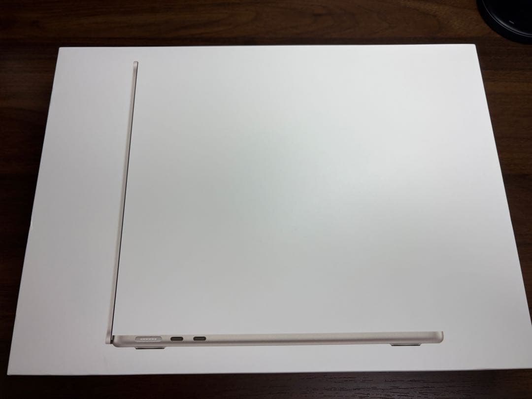 MacBook air M2 8GB 256GB　スターライト