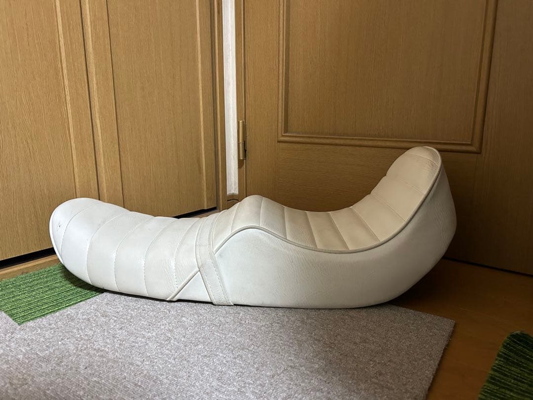 gs400 gs400e チョビ　３段シート　サムアップシート　ホワイト