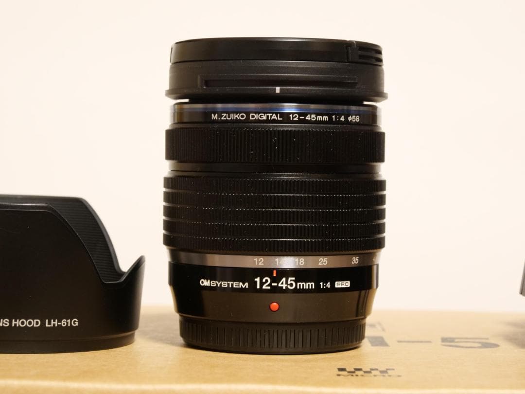 M.ZUIKO DIGITAL 12-45mm f/4 ズームレンズ