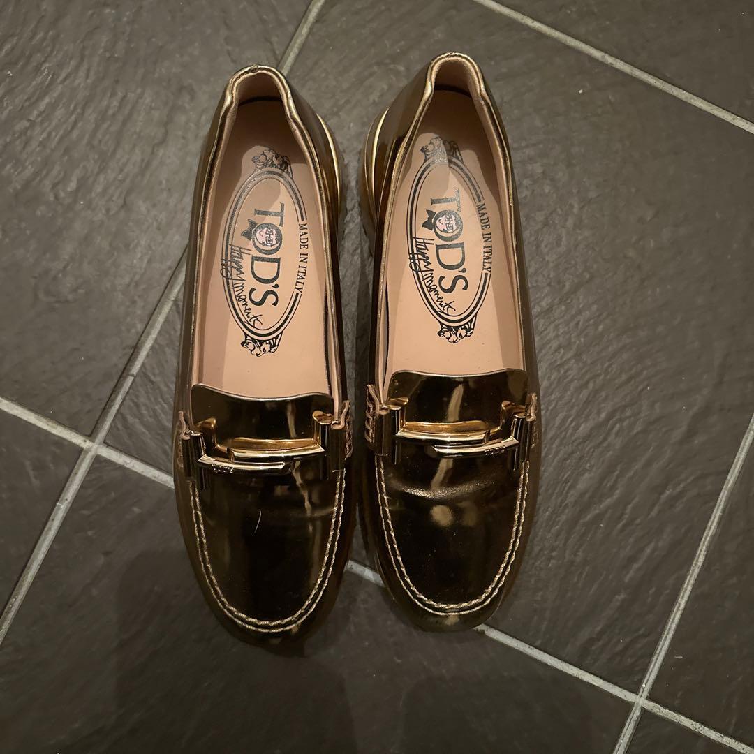 お値下げ！トッズ　ゴールドローファー　試着のみ　351/2 23センチ