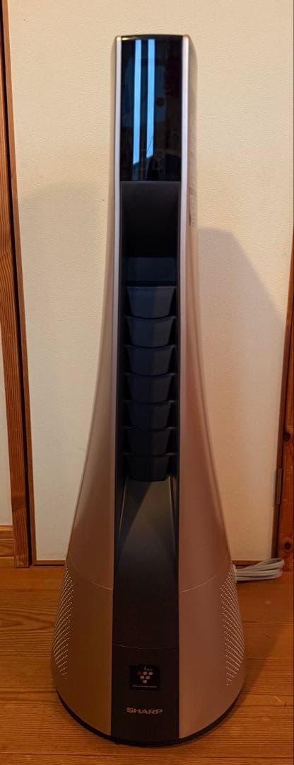 シャープ　プラズマクラスタースリムイオンファン（美品）
