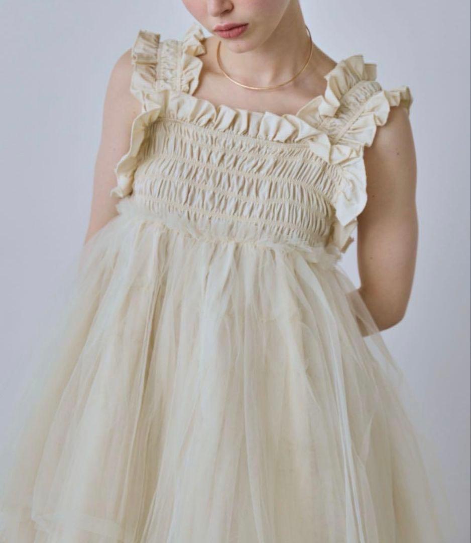 PERNA チュールギャザーキャミソール クリーム色