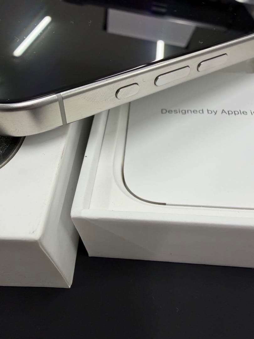 iPhone 15Pro ホワイトチタニウム　本体