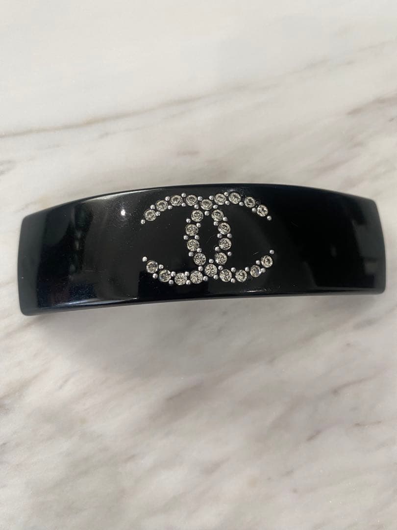 CHANEL ブラック ヘアクリップ クリスタル装飾