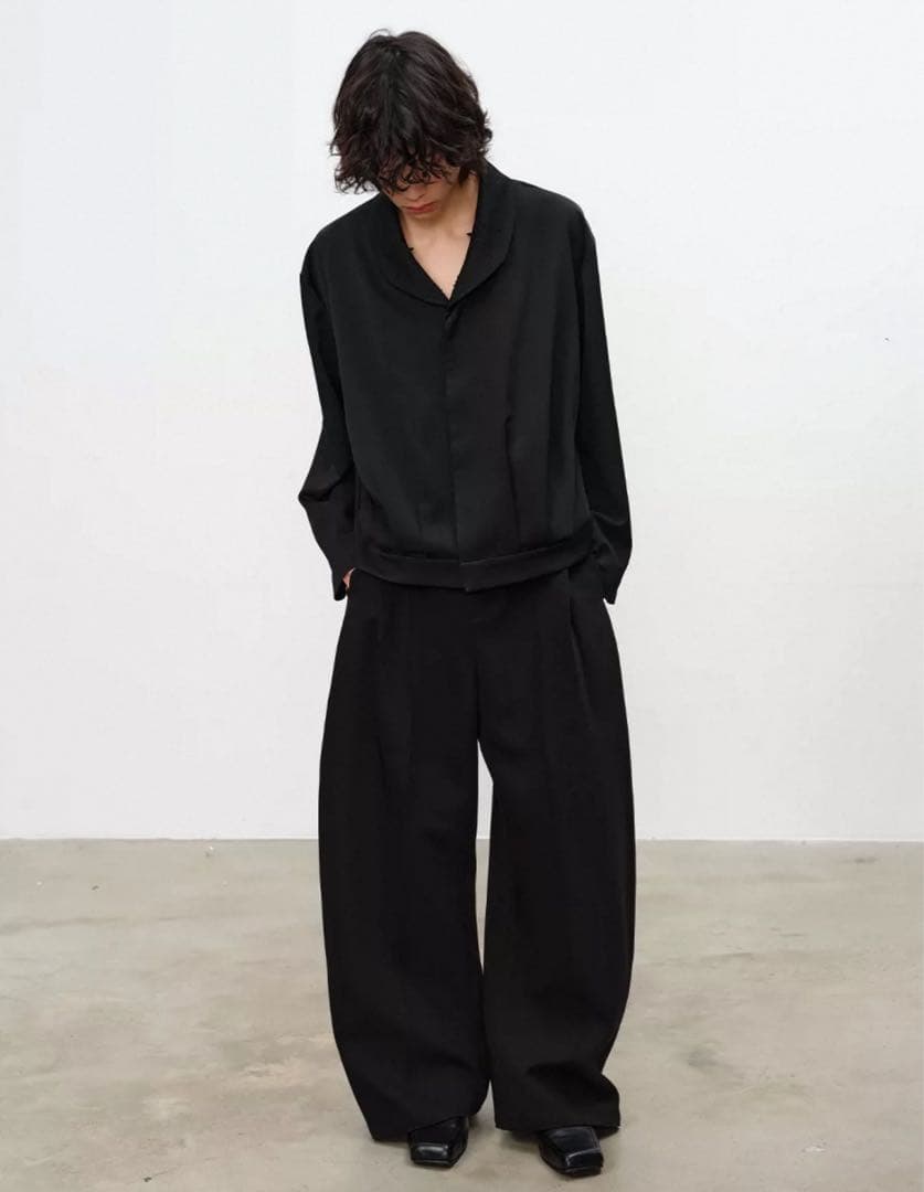 JCAESAR 25AWプリーツドポリレーヨンジャケットデザイン襟ショート丈