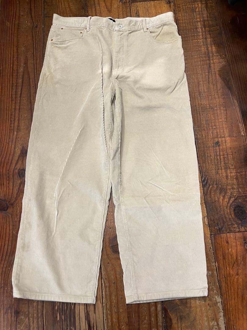 Palace コーデュロイパンツ