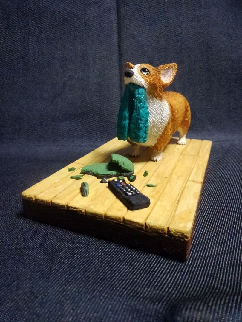 木彫りのコーギー