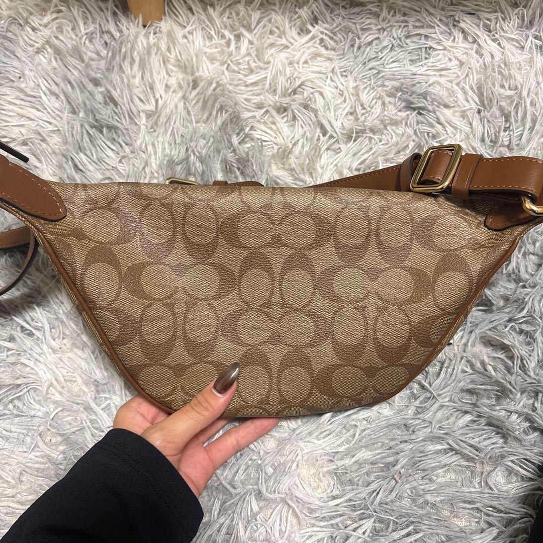 美品✨COACH ボディバッグ　PVC×レザー　シグネチャー　馬車金具　ブラウン