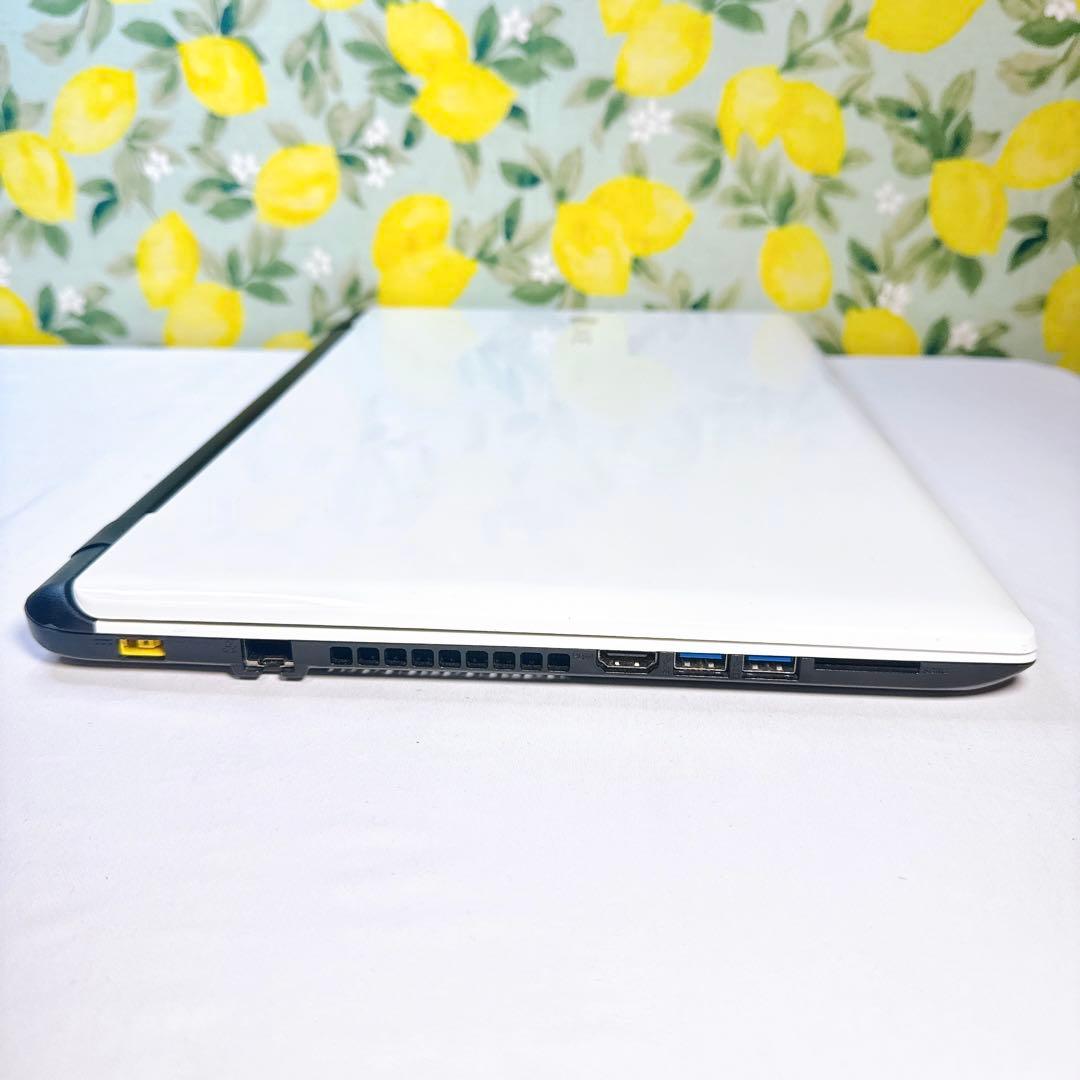 真っ白かわいい❤️女性に大人気❤️薄型初心者向けノートパソコン❤️Windows11❤️