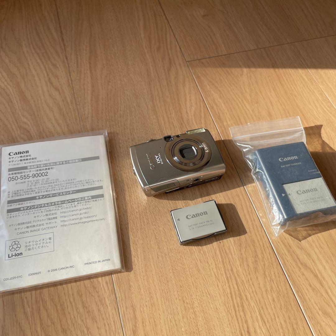 Canon キャノン　IXY 800IS　シルバー　イクシー　デジタルカメラ