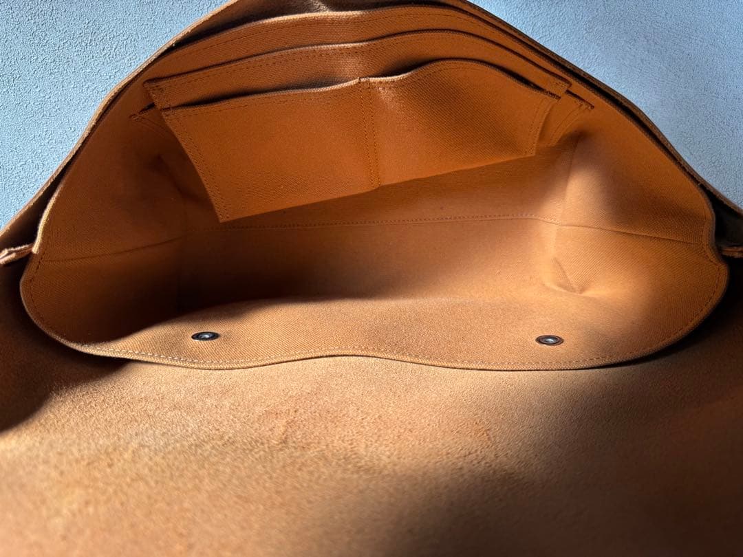 uni&co メッセンジャーバッグ (M)/ CAMEL